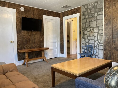 Sleeps 6! Free Wine! Comfy 2-Bedroom In S. Berwick