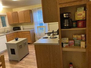 Private kitchen - Sleeps 6! Free Wine! Comfy 2-Bedroom In S. Berwick (South Berwick)