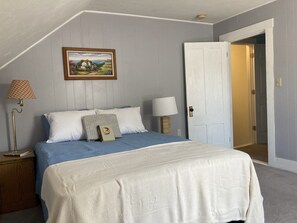 2 bedrooms, WiFi - Sleeps 6! Free Wine! Comfy 2-Bedroom In S. Berwick (South Berwick)