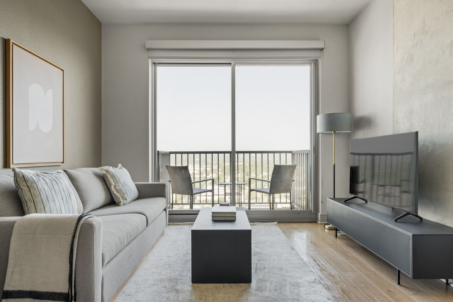 Ideal Downtown 1BR w/ Gym, W/D, Pool, walk to 6th St bars, by Blueground