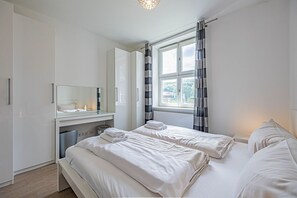 1 chambre, bureau, fer et planche à repasser, Wi-Fi