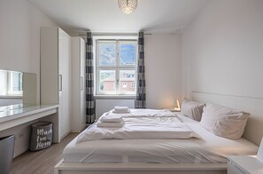 1 chambre, bureau, fer et planche à repasser, Wi-Fi