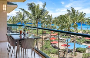 Outdoor dining - Maui Resort Rentals: Honua Kai - 4 Total Bedrooms, Stunning 3rd Floor Interior Courtyard Ocean Views! (Lahaina)