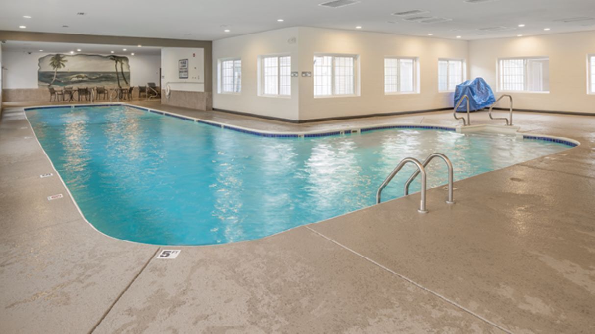 Piscine couverte, piscine extérieure