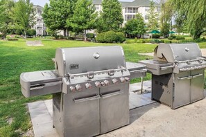 Property grounds - Cozy Condo 1 BR! No Stairs! No Cleaning Fees! Indoor pool/hot tub!! WAFFLES! (Branson)