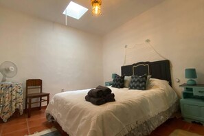 5 bedrooms, WiFi, bed sheets