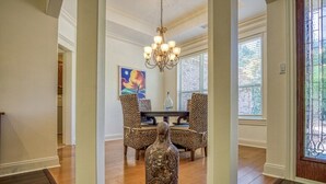 A dining area with a chandelier, wicker chairs, and a table. - Welcoming get-away in the Quiet, Gated Community of Hot Springs Village (Hot Springs Village)