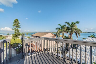 PARADISE ON THE PASS - 360 ROOFTOP WATER VIEWS OF JOHNS PASS
