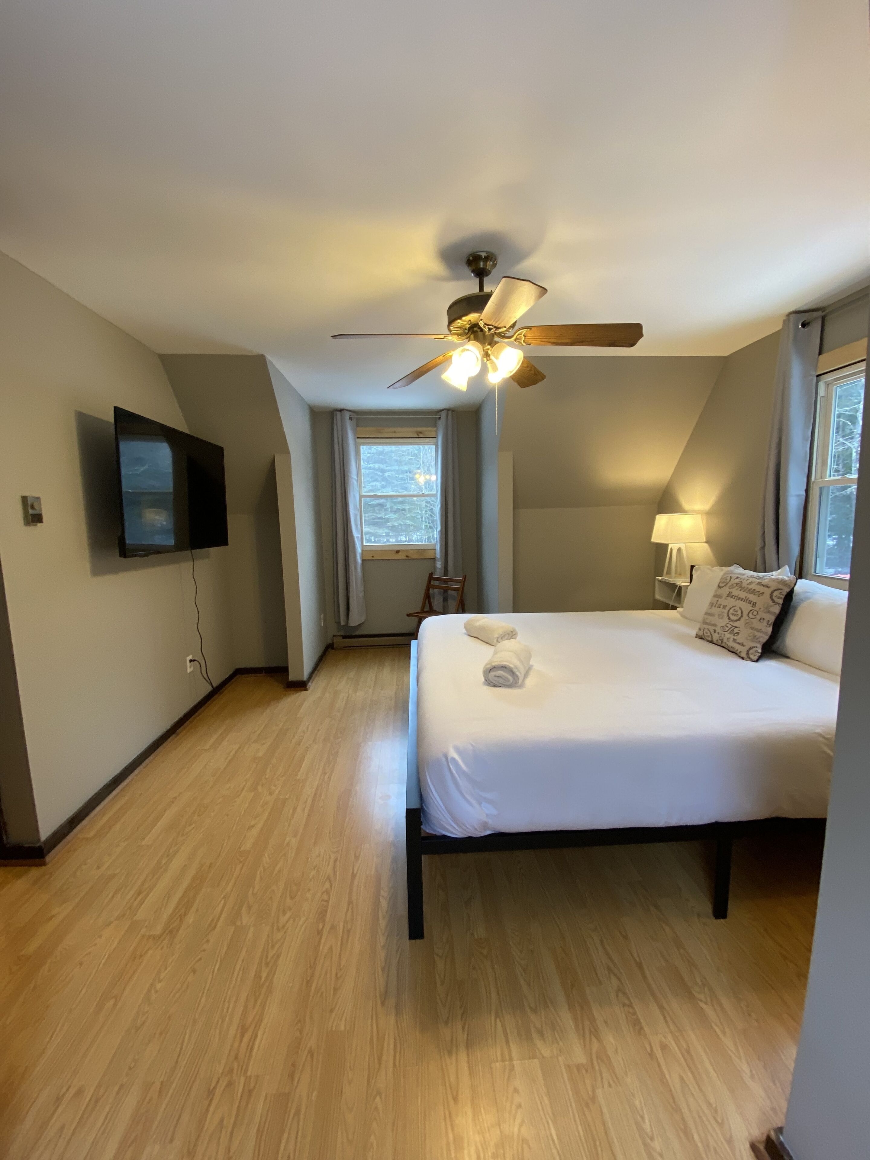 5 habitaciones, escritorio, tabla de planchar con plancha y wifi gratis 