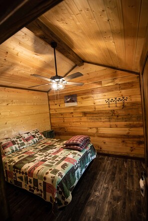 1 bedroom, bed sheets - The Gilead Log Cabin (Harriet)