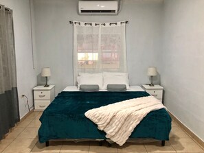 4 bedrooms, iron/ironing board, free WiFi, bed sheets