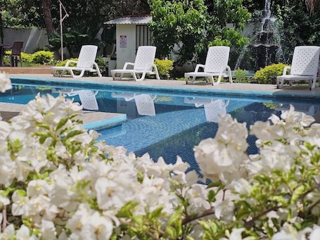 Outdoor pool. Rancho la Esmeralda