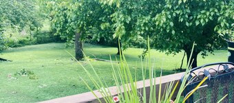 Smoky Mountain Riverhouse....Peaceful...Lots of Parking...Near Convention Center