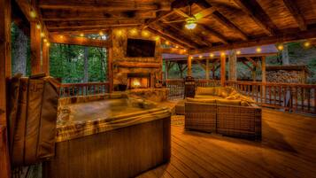 House, 2 Bedrooms | Private spa tub