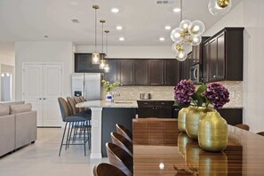 Unclassified image, 4 of 75, button