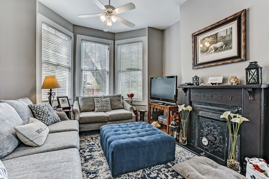 Houston Street Retreat Just Steps From Crawford Square | Heated Pool Access - Savannah, GA