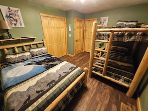 3 bedrooms, iron/ironing board, free WiFi, bed sheets - Across the street from lake, pool and clubhouse, great for kids, wolf themed! (Albrightsville)