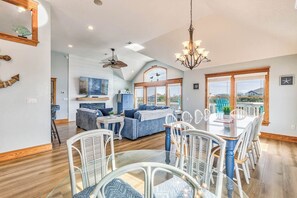 Dining - Toes in the Water | 1330 ft to the beach | Private Pool, Hot Tub, Dog Friendly (Corolla)