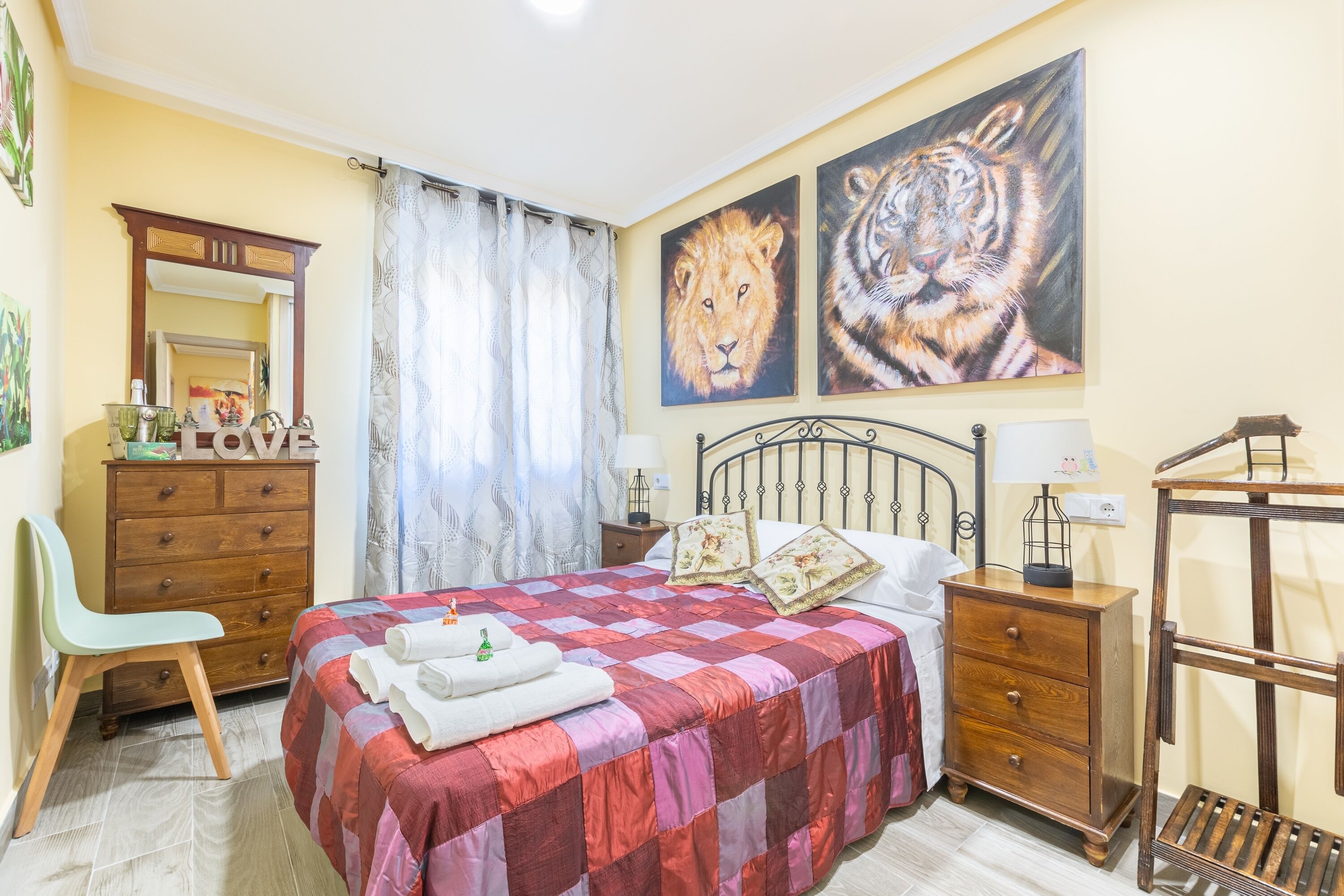 2 chambres, fer et planche à repasser, accès à Internet, literie fournie