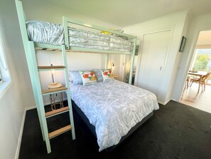 2 slaapkamers, een strijkplank/strijkijzer, wifi, beddengoed