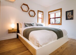 2 bedrooms, iron/ironing board, travel cot, free WiFi