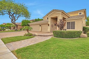 Exterior - Private Pool, Pool Table, BBQ, Near San Diego Padres & Seattle Mariners Spring Training + FREE GOLF! (Glendale)
