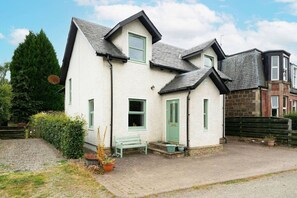 Exterior - Earnside Cottage, with charming riverside views (Comrie)