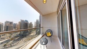 Balcony - Tanin - Splendid Apartment With Marina Views and Pools (Dubai)