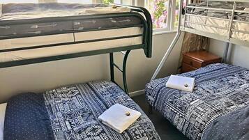 4 bedrooms, free WiFi, bed sheets