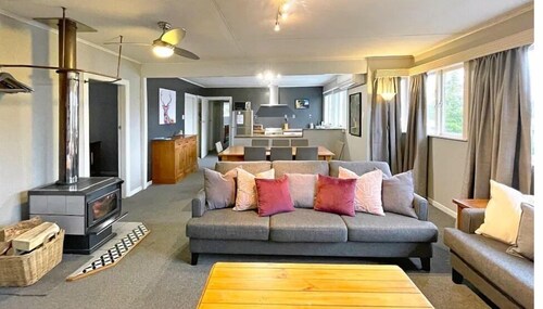 Tongariro Manuka House, National Park, Mt Ruapehu.