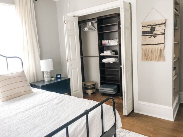 5 bedrooms, desk, iron/ironing board, free WiFi