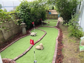 Property grounds - 4 Beds, Pizza Oven, Hot Tub, Mini- Golf, Lake View, Bowling, Projector & More! (Waterford Township)