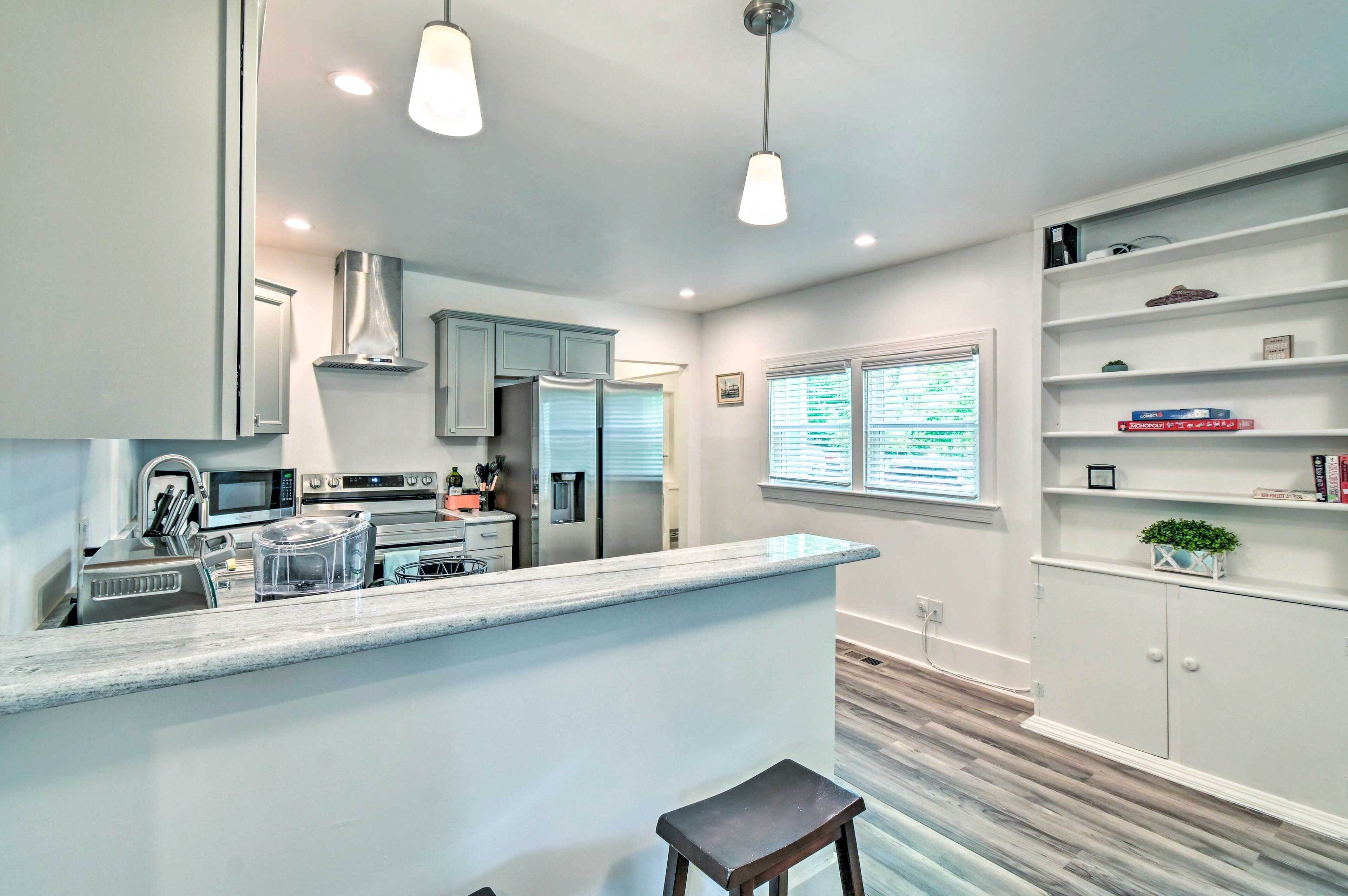 Fridge, microwave, stovetop, dishwasher