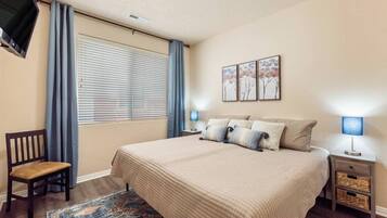 2 dormitorios, escritorio, tabla de planchar con plancha y wifi