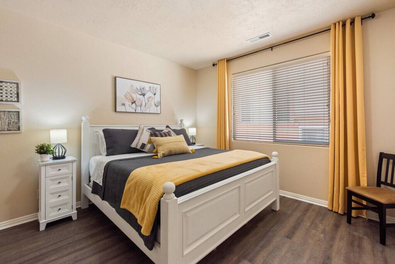 2 habitaciones, escritorio, tabla de planchar con plancha y wifi 