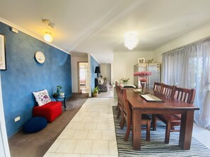 Dining - Entire Home In Werribee On the Best Possible Location. (Werribee)
