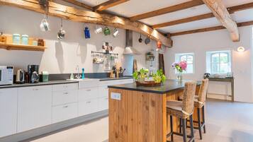 雪櫃、微波爐、焗爐、爐具