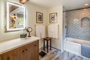 Combined shower/tub, hair dryer, towels - Casa del Sol - Historic Santa Barbara Adobe (Santa Barbara)