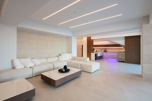 Smart TV, videojuegos, tenis de mesa y estéreo