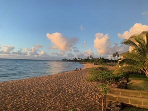 Beach nearby, sun loungers, beach towels