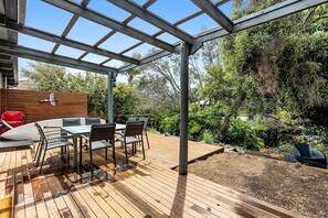 Outdoor dining - Rye Beach Abode - STAY 3 PAY 2 SPECIAL OFFER! Expires 1st September 2025 (Rye)