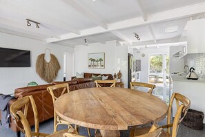 Dining - Rye Beach Abode - STAY 3 PAY 2 SPECIAL OFFER! Expires 1st September 2025 (Rye)