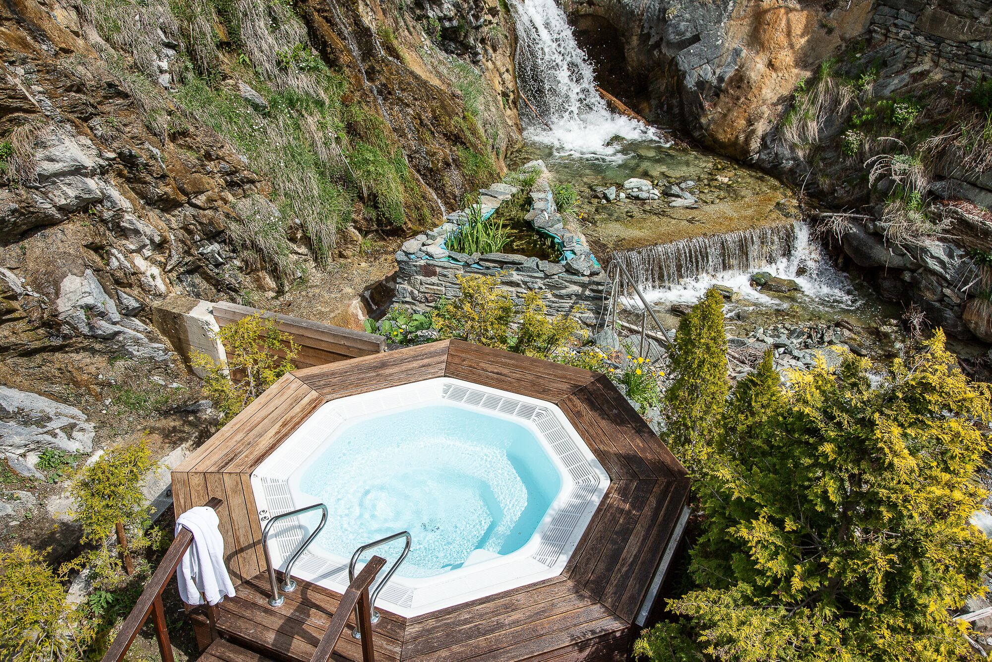 Tina de hidromasaje al aire libre