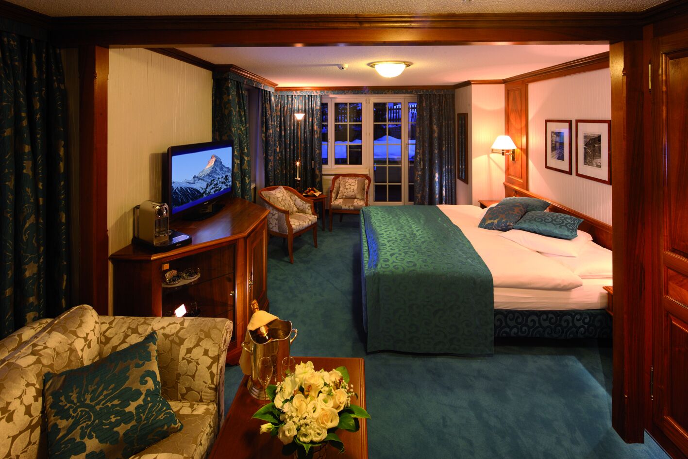 Junior Suite Classic | Peralatan tempat tidur premium, gebar bulu kapas, bar mini 