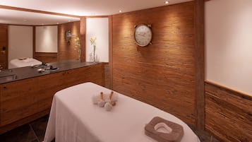 Sauna, steam room, hot stone massages, sports massages, 1 treatment room