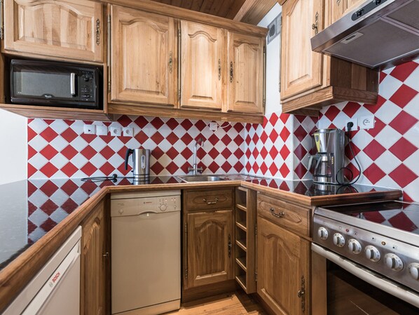 Fridge, microwave, oven, dishwasher