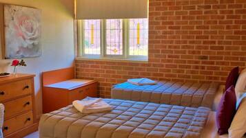 5 bedrooms, desk, iron/ironing board, free WiFi