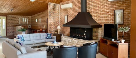 TV, fireplace, DVD player, offices