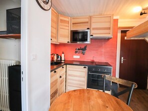 Refrigerador, microondas, horno, lavavajillas