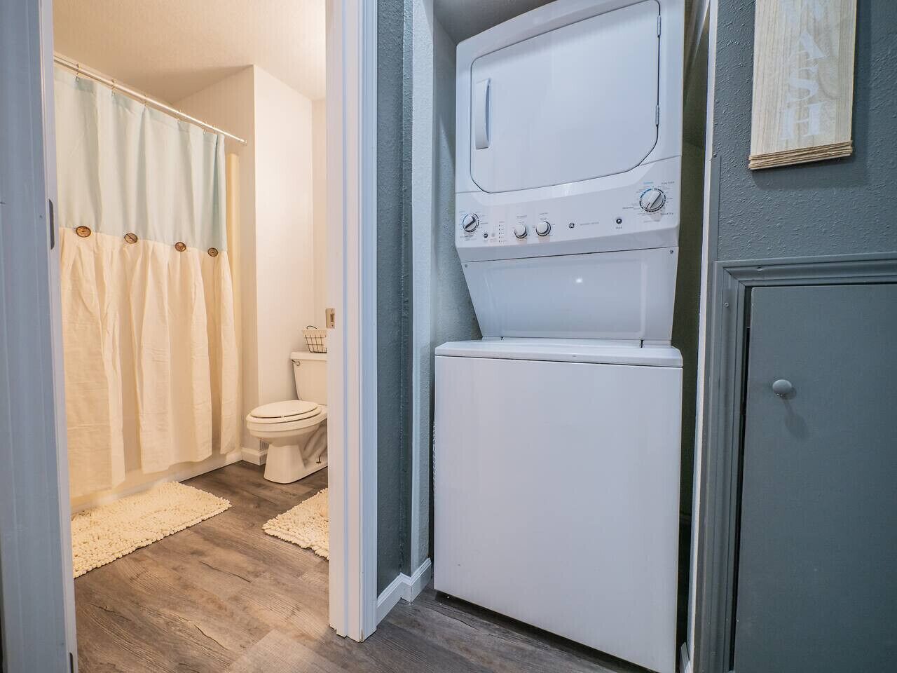 Combined shower/bathtub